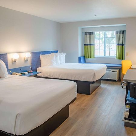 Microtel Inn & Suites By Wyndham Kingsland Naval Base I-95 Екстер'єр фото