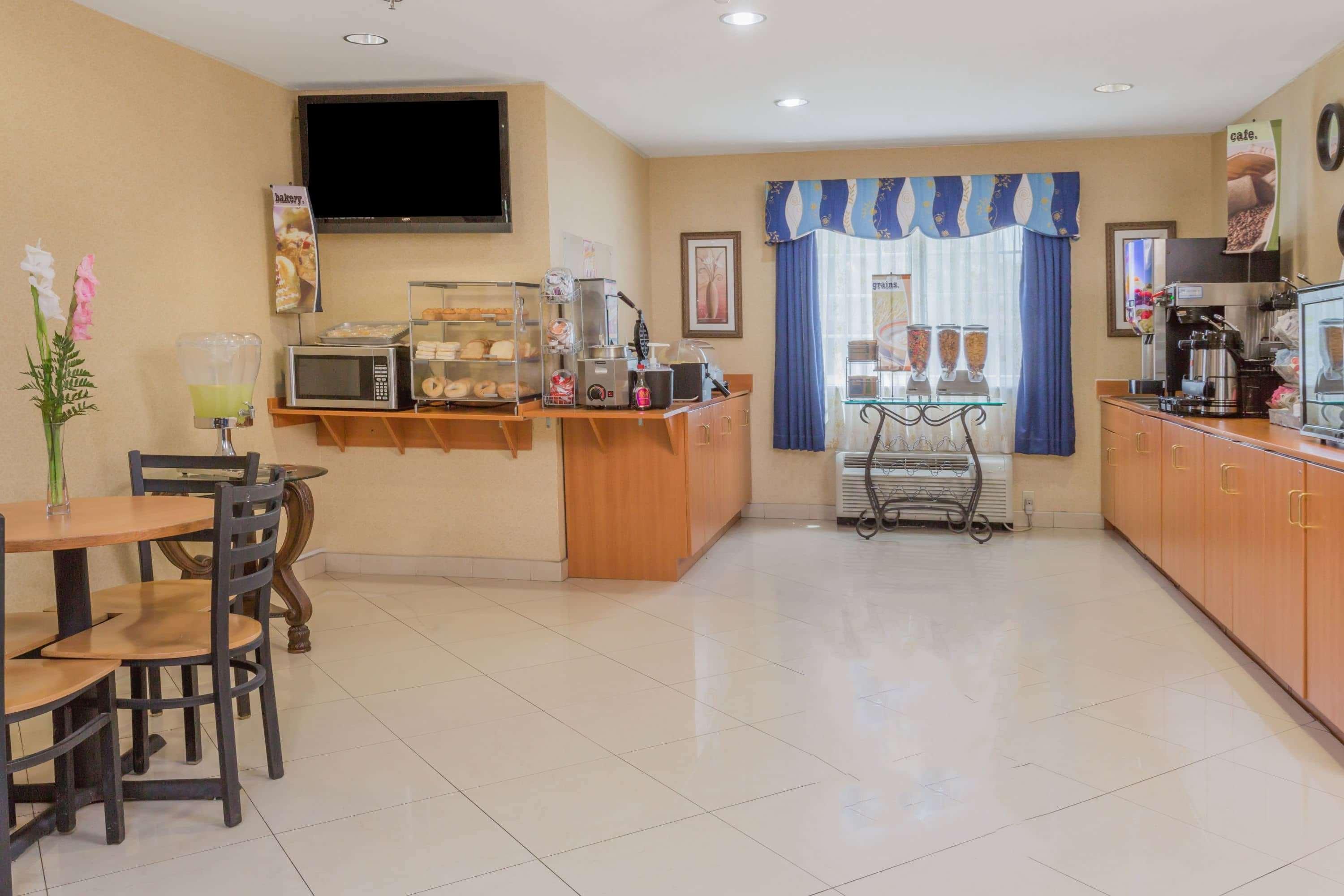 Microtel Inn & Suites By Wyndham Kingsland Naval Base I-95 Екстер'єр фото
