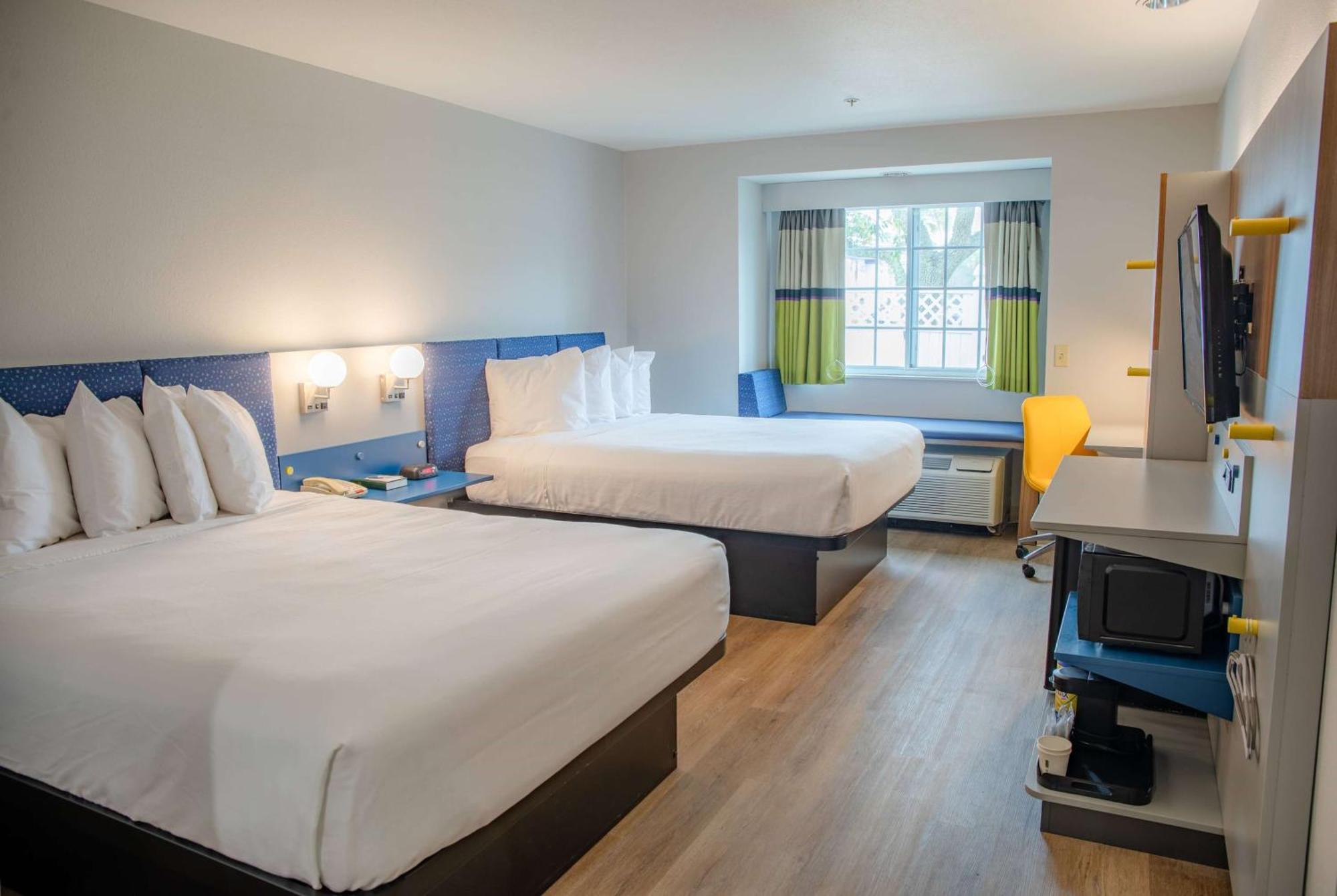 Microtel Inn & Suites By Wyndham Kingsland Naval Base I-95 Екстер'єр фото