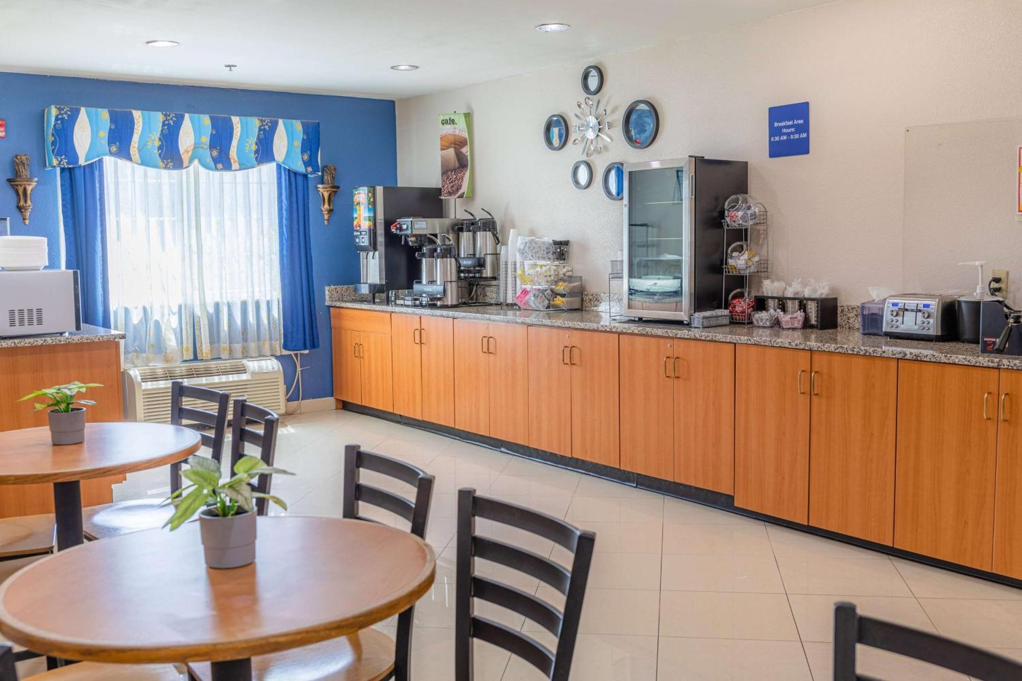 Microtel Inn & Suites By Wyndham Kingsland Naval Base I-95 Екстер'єр фото