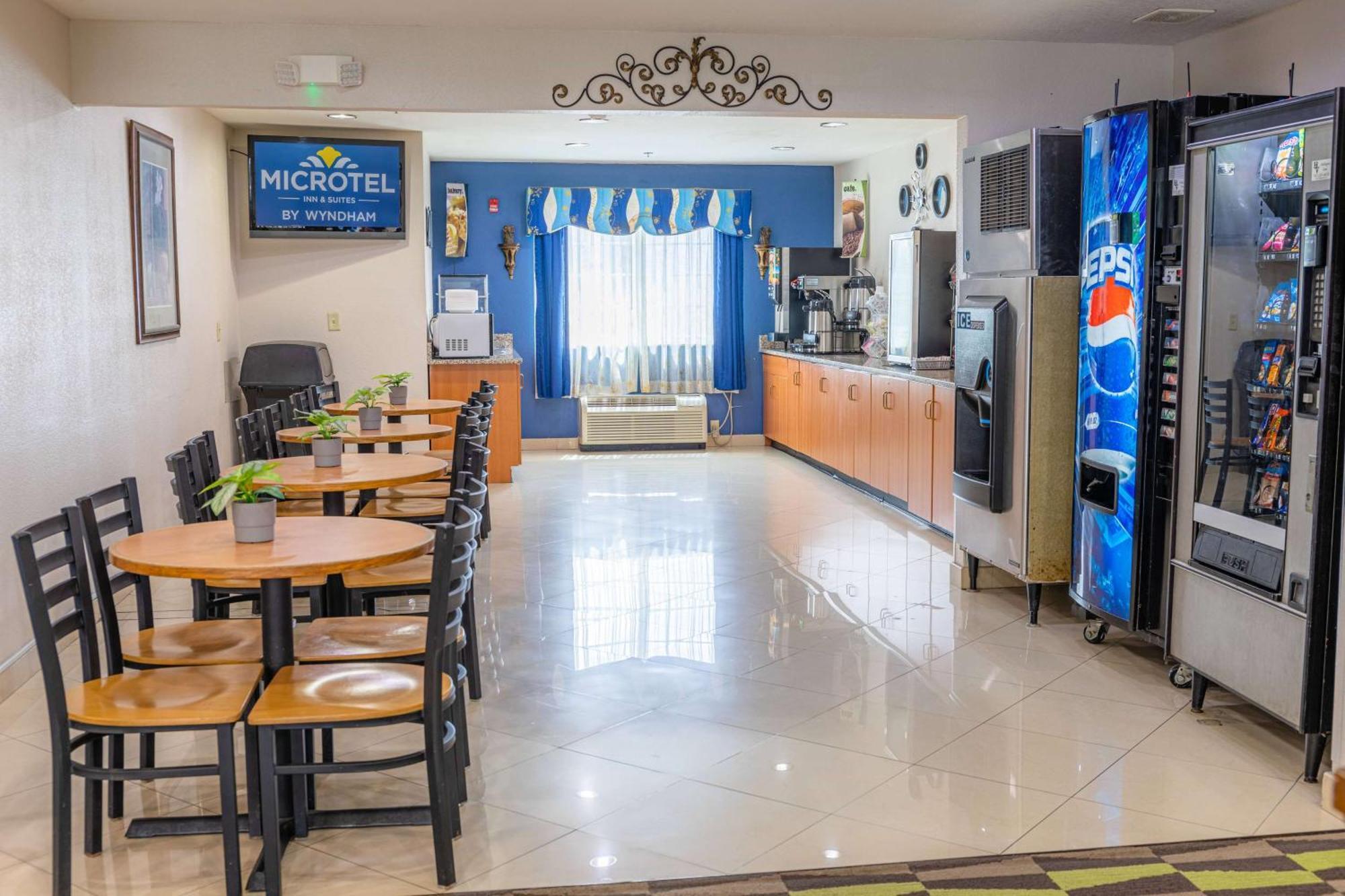 Microtel Inn & Suites By Wyndham Kingsland Naval Base I-95 Екстер'єр фото